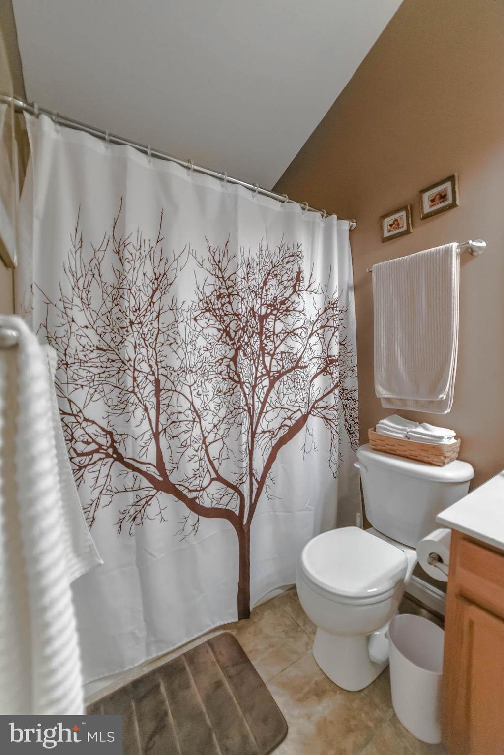 HOLLYWOOD SHORES - Residential