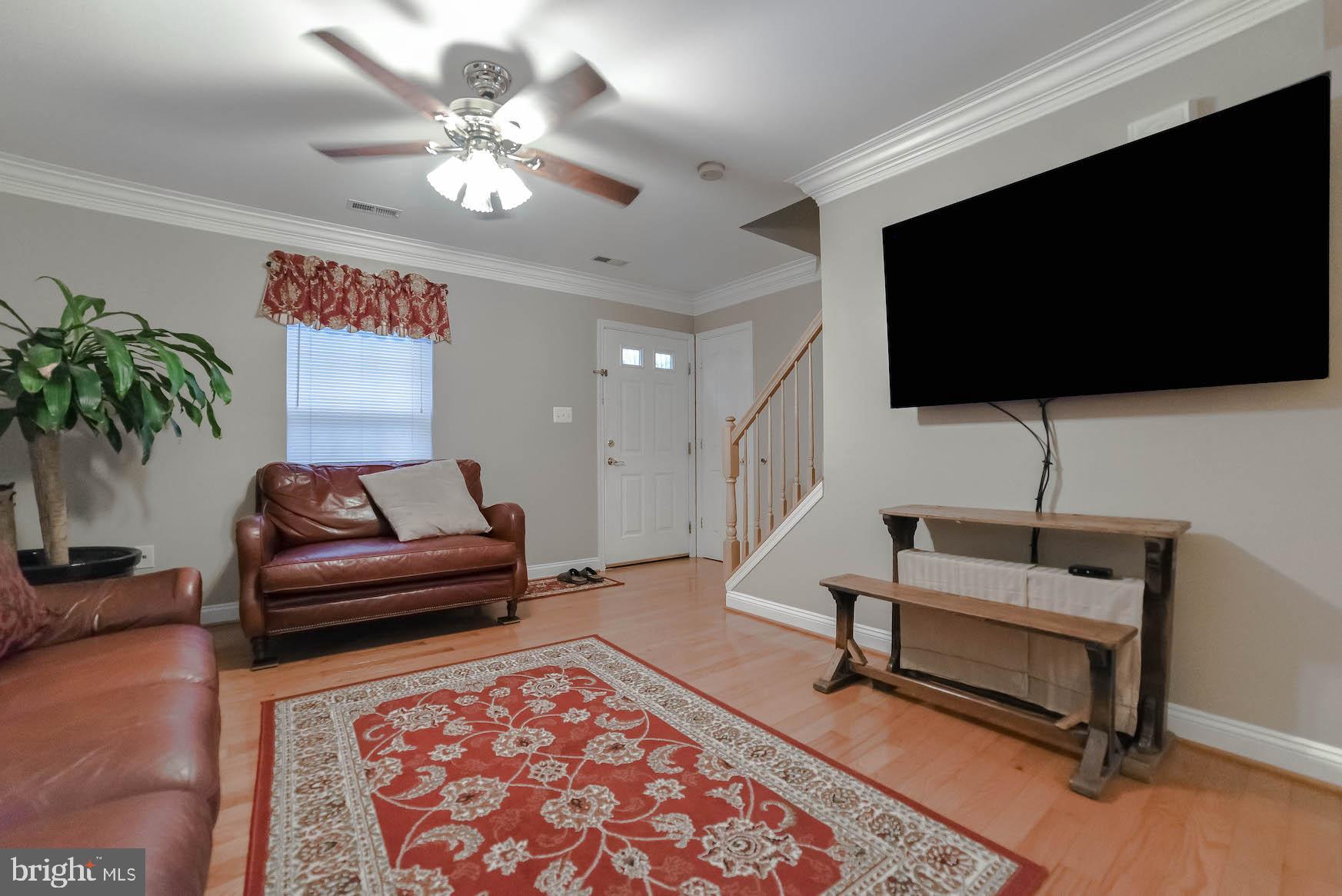 HOLLYWOOD SHORES - Residential