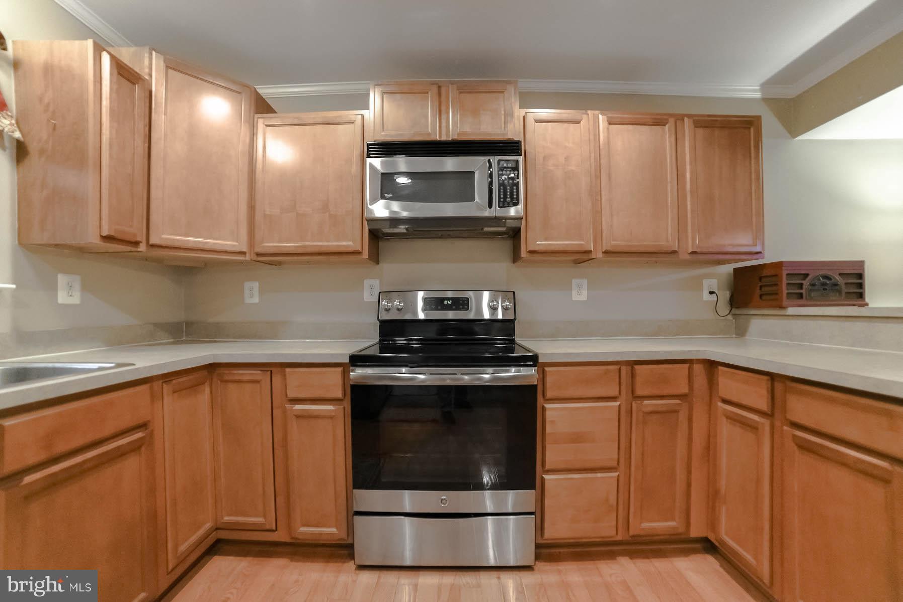 HOLLYWOOD SHORES - Residential