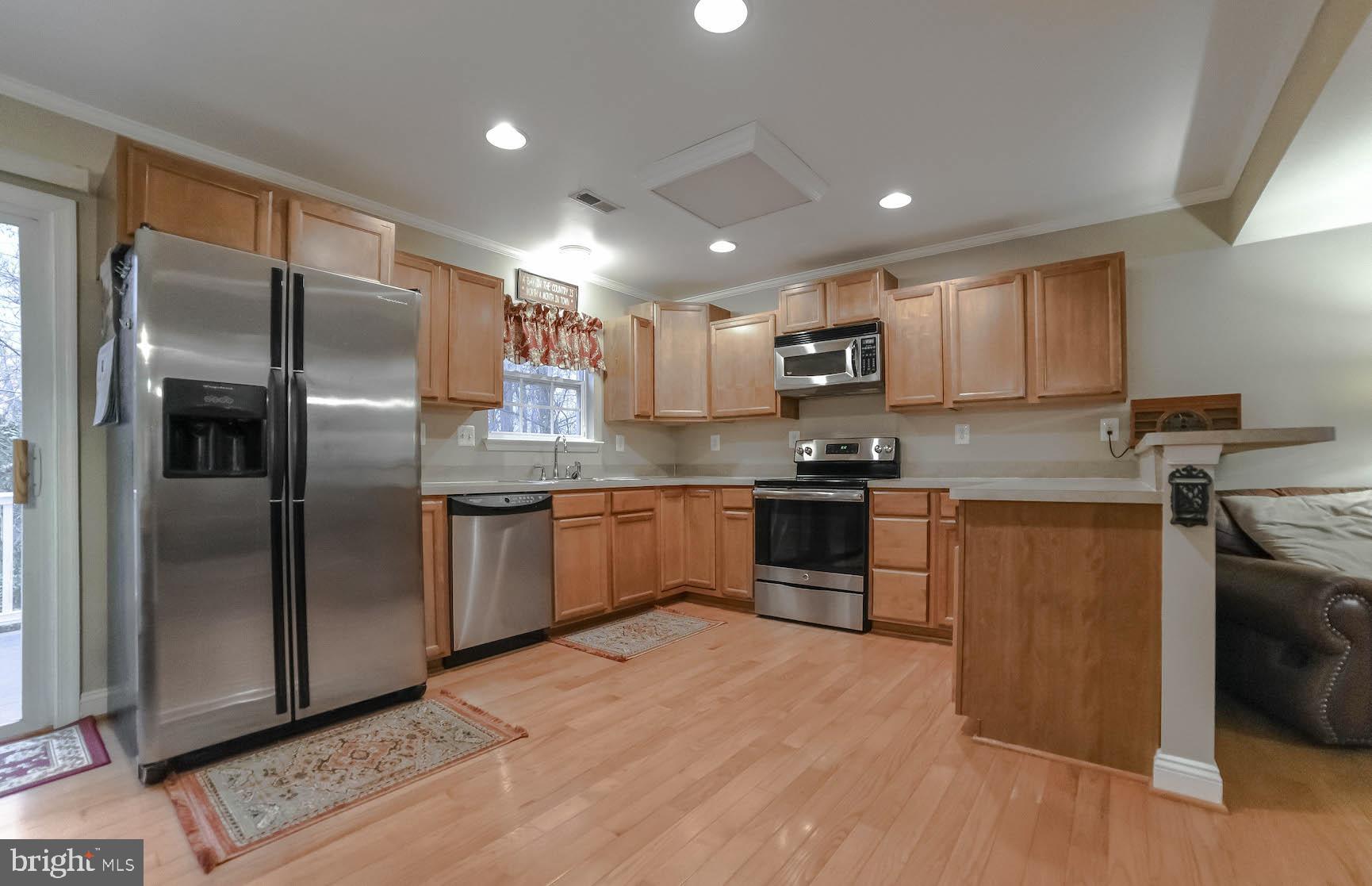 HOLLYWOOD SHORES - Residential