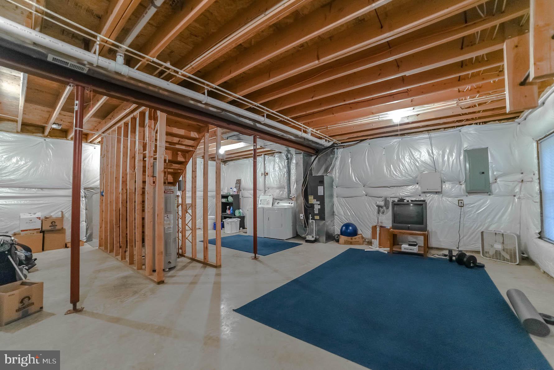 HOLLYWOOD SHORES - Residential