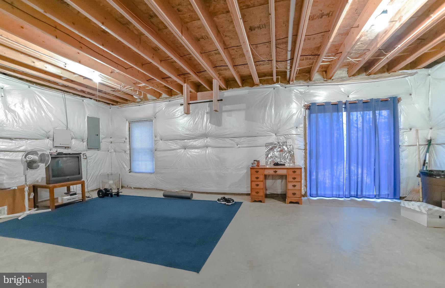 HOLLYWOOD SHORES - Residential