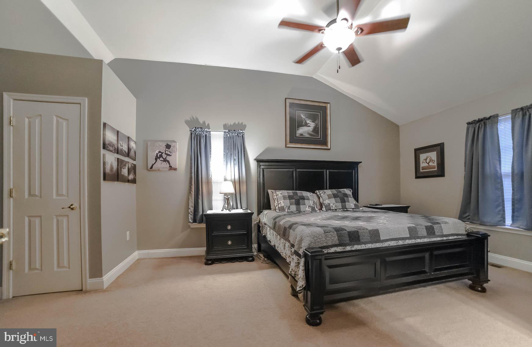 HOLLYWOOD SHORES - Residential