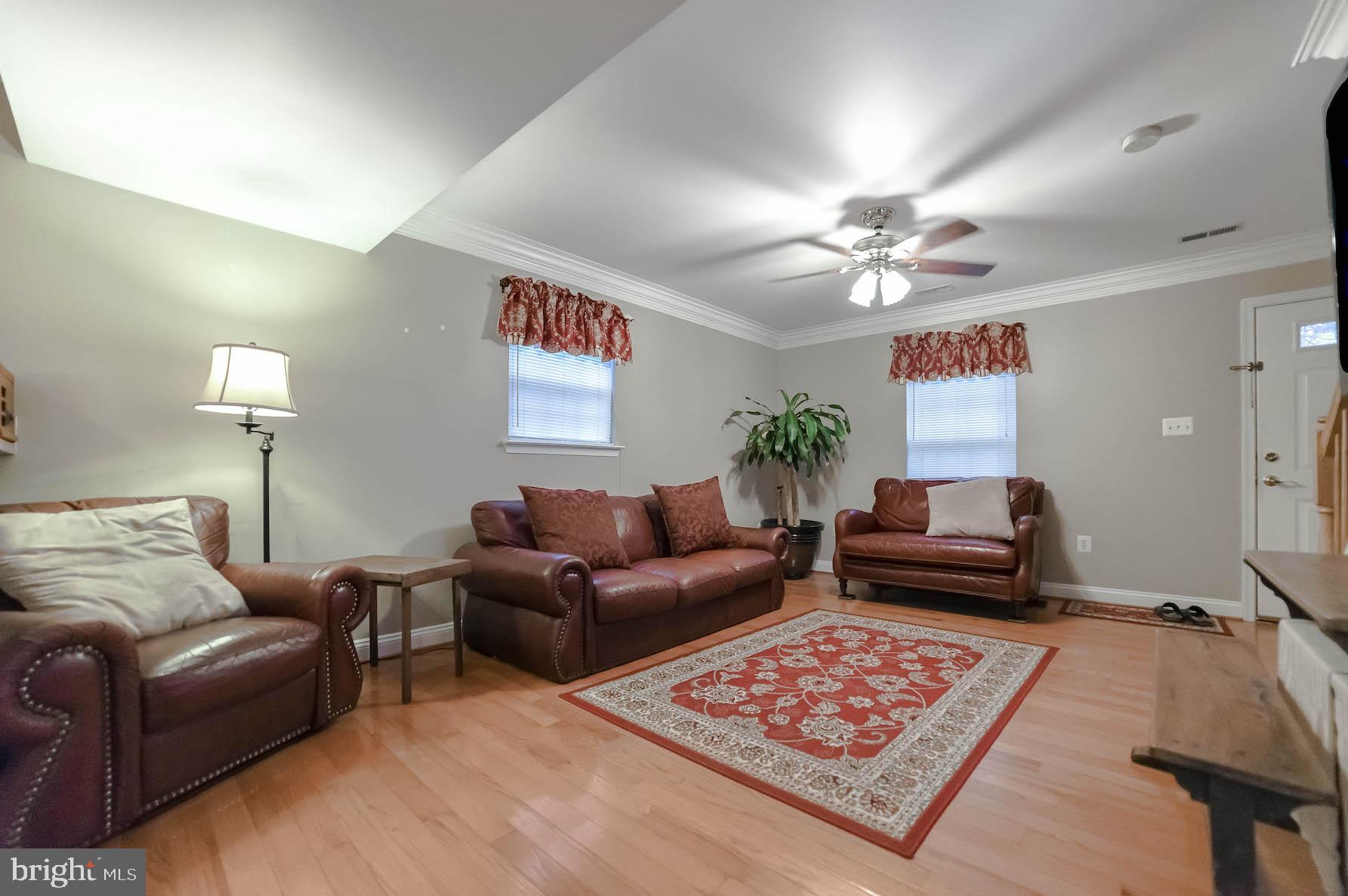 HOLLYWOOD SHORES - Residential