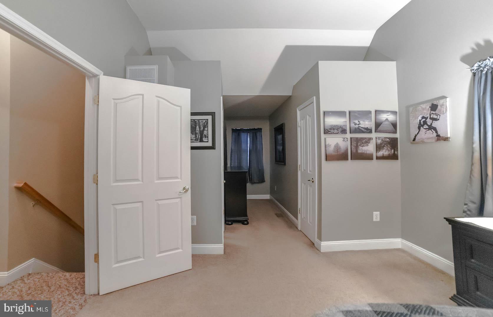 HOLLYWOOD SHORES - Residential