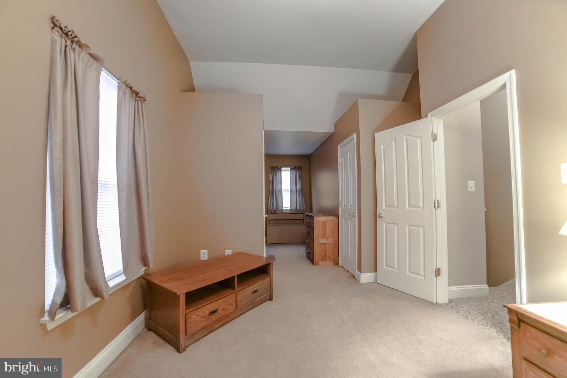 HOLLYWOOD SHORES - Residential