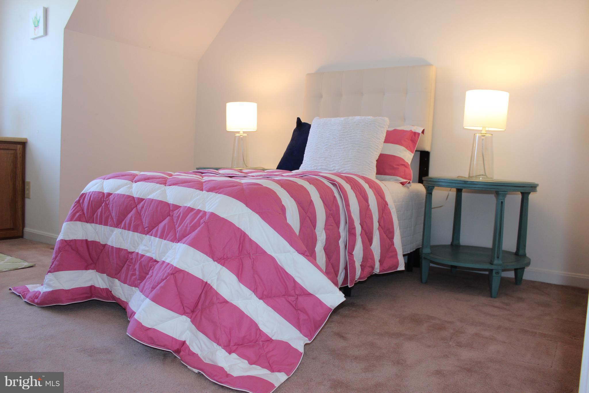 QUEENS LANDING - Residential