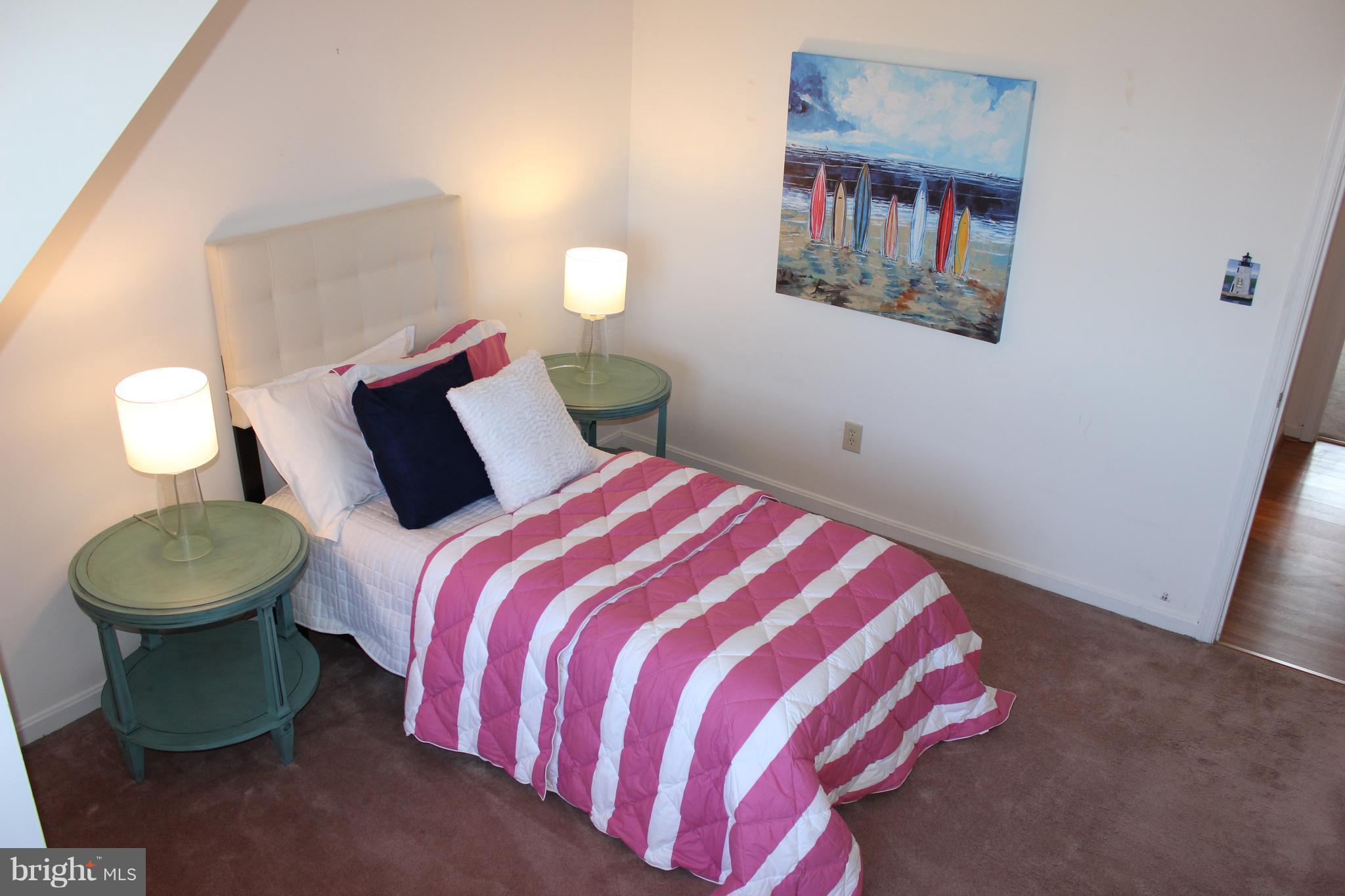 QUEENS LANDING - Residential