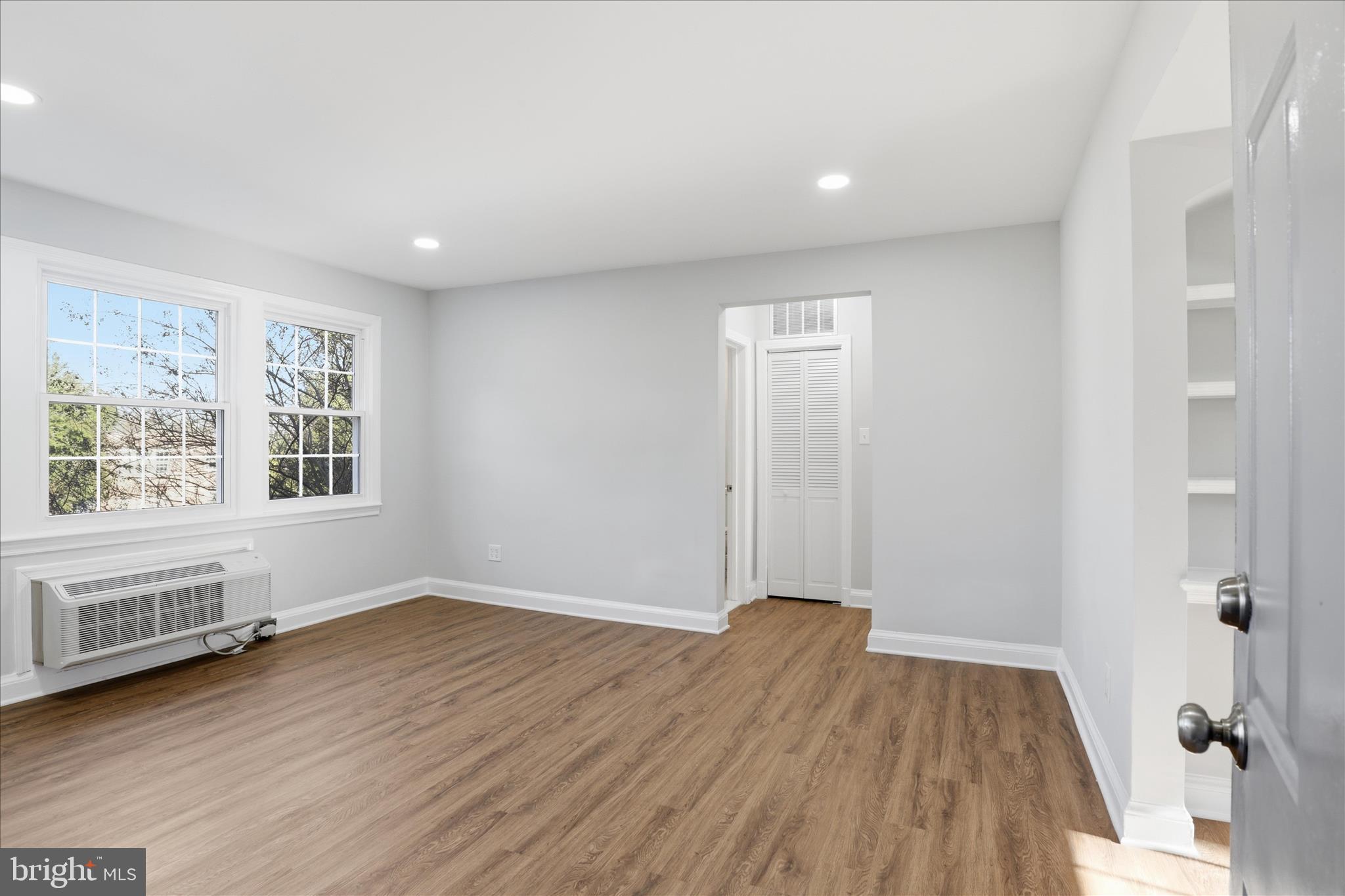 1804 W ABINGDON DRIVE 201