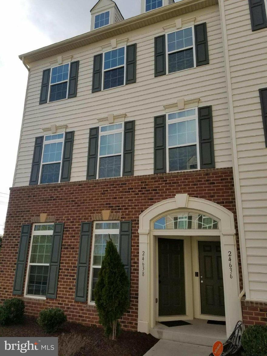 Modern condo end unit, 9 miles-airport w/ open floor plan & vaulted ceilings, Stainless steel appliances, 42in wood cabinetry, granite counter tops, breakfast bar, beautiful hardwood flooring and plush carpet. Master suite w/ walk-in closet, tray ceiling, attached master bath dbl headed  shower & deck.Great for Entertaining! includes 1 Car garage driveway / St parking. (GAS&WATER Paid By OWNER!!!)