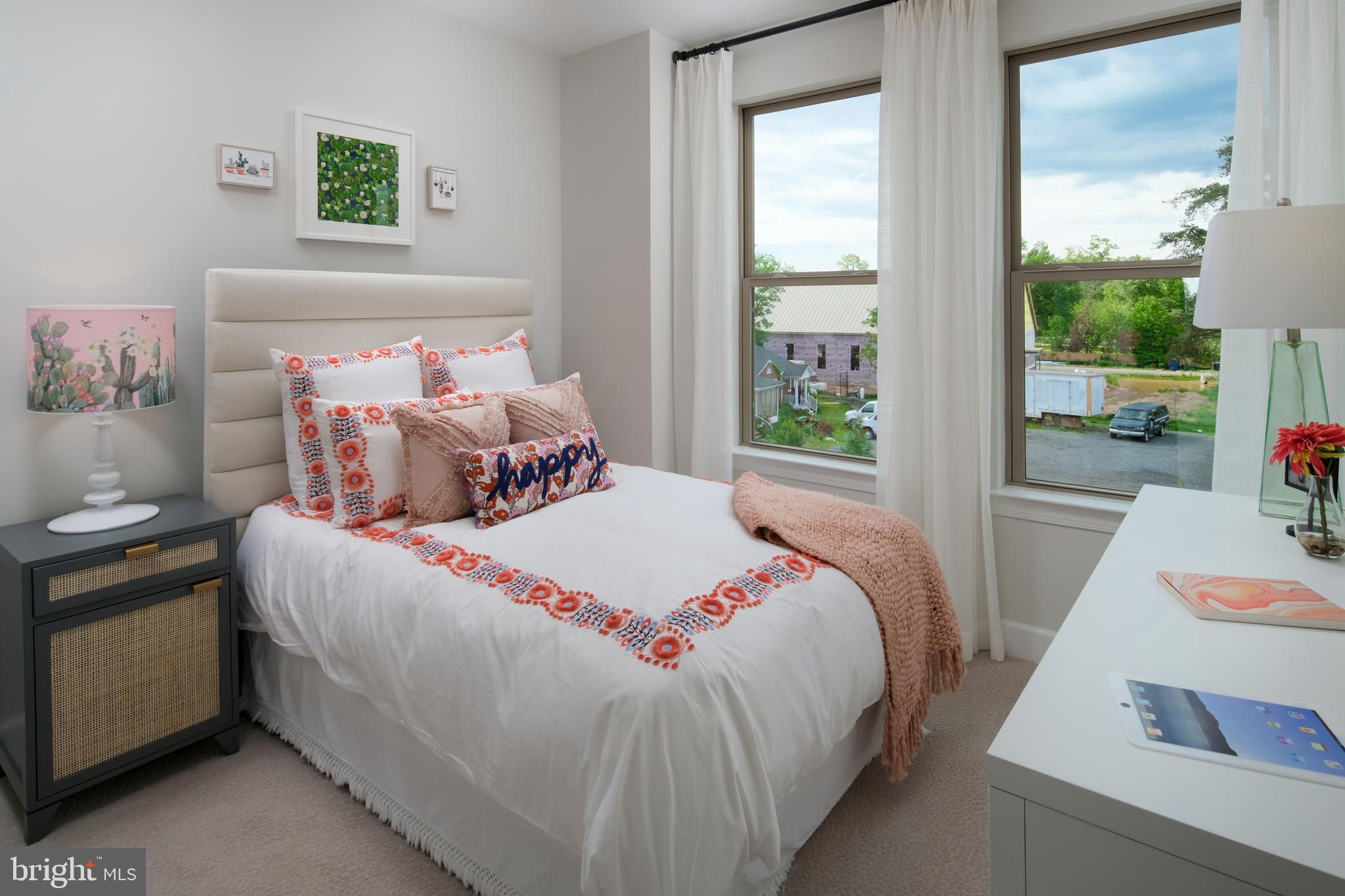 GATEWAY WEST - Residential