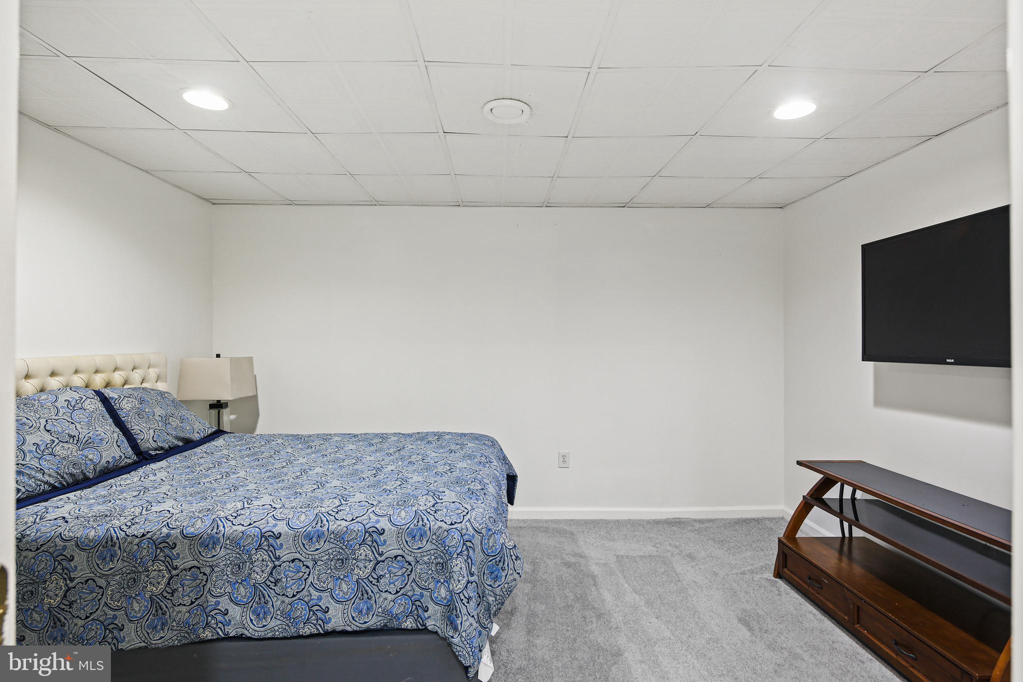 MIDDLE RIVER - Residential