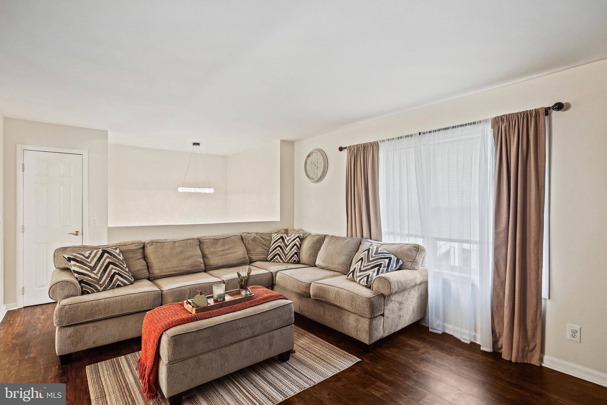 MIDDLE RIVER - Residential