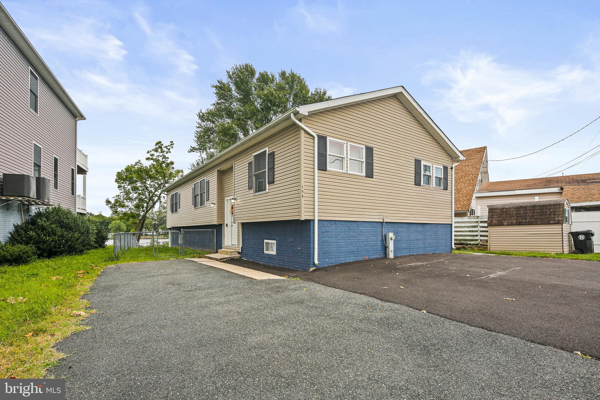 MIDDLE RIVER - Residential