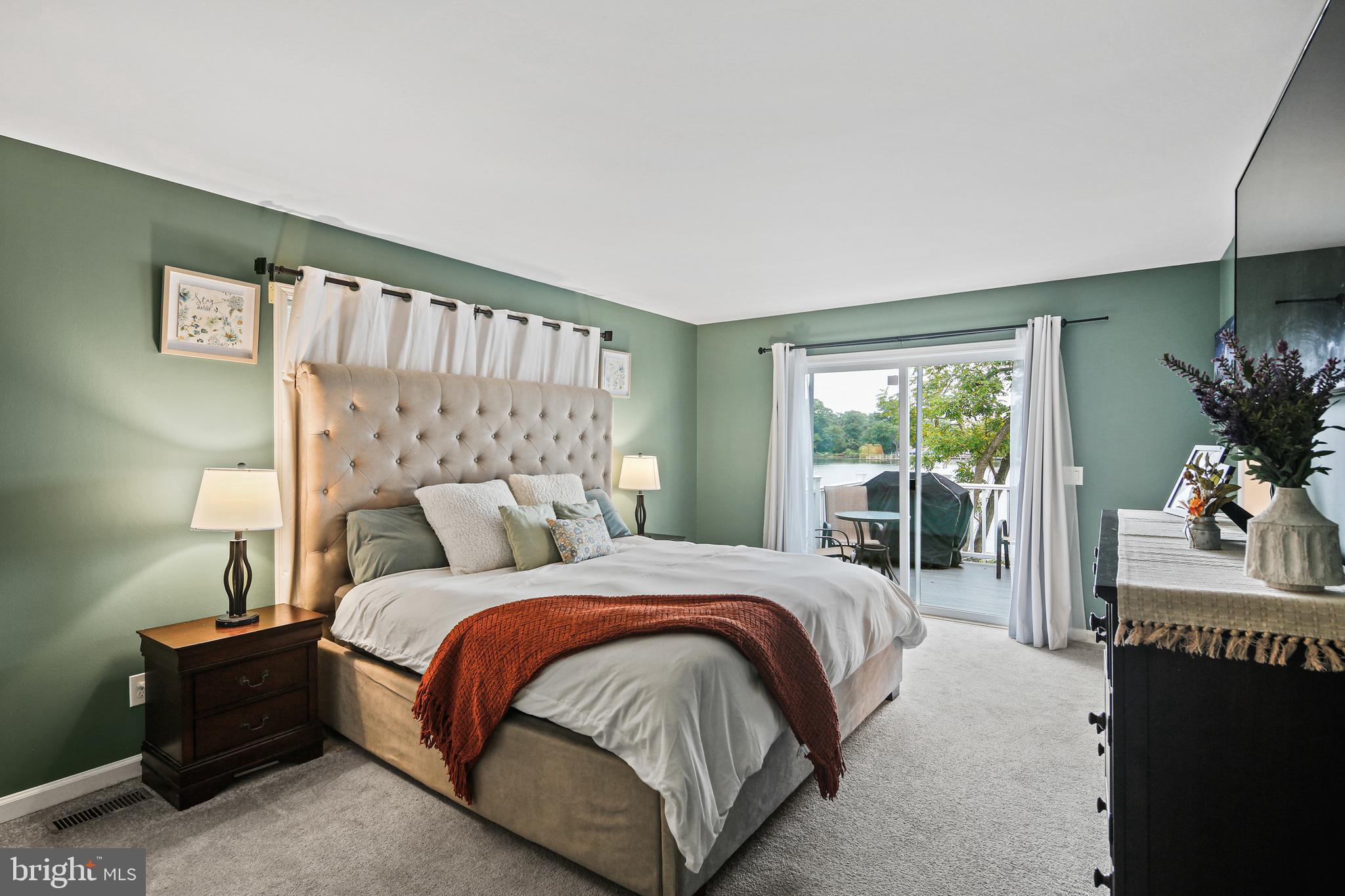 MIDDLE RIVER - Residential