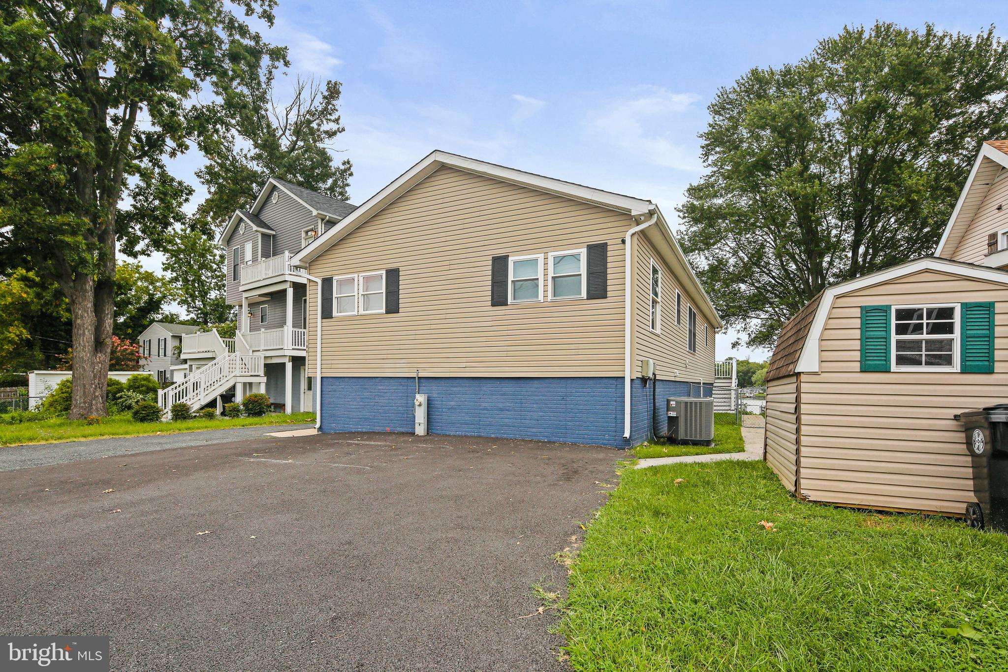 MIDDLE RIVER - Residential