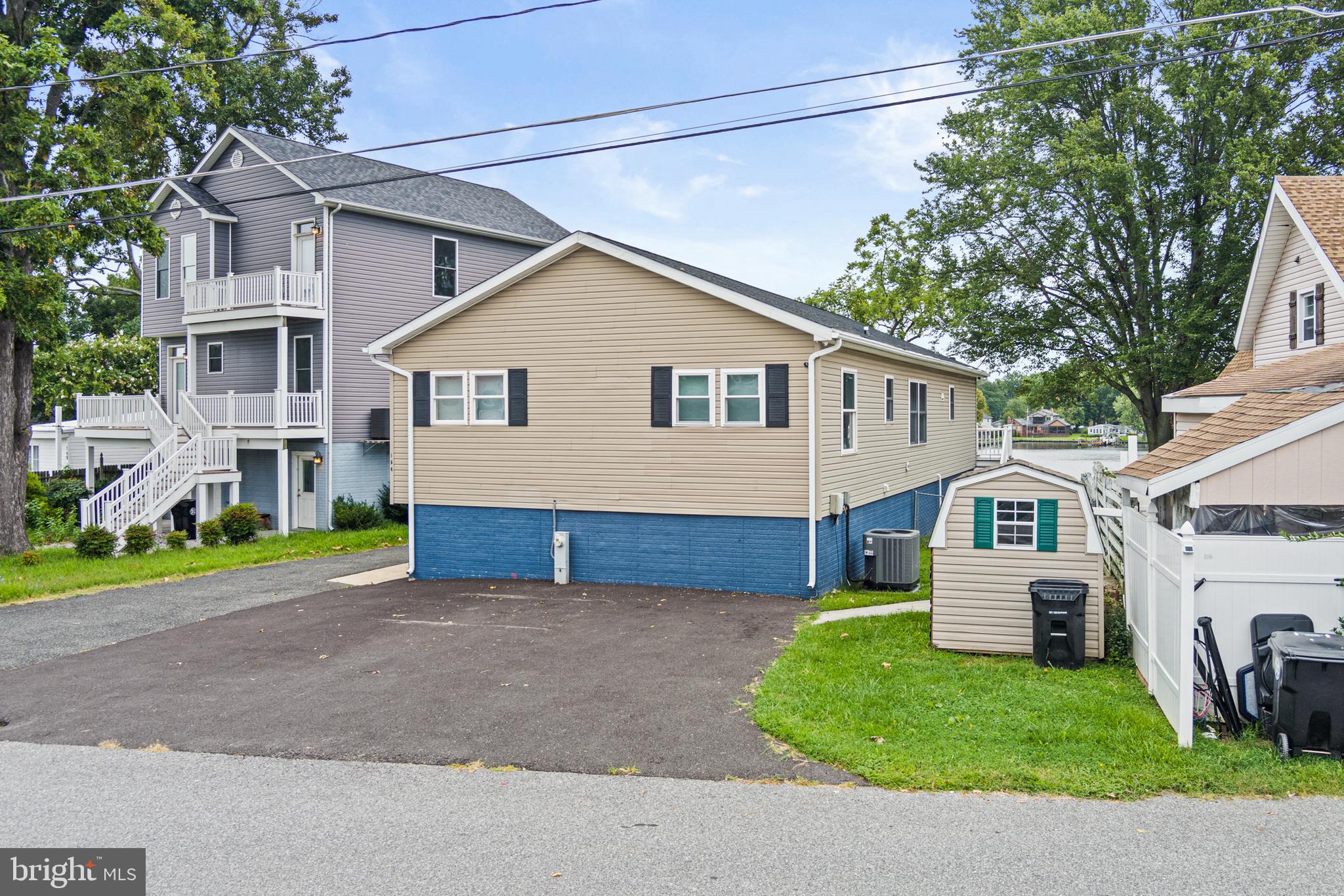 MIDDLE RIVER - Residential