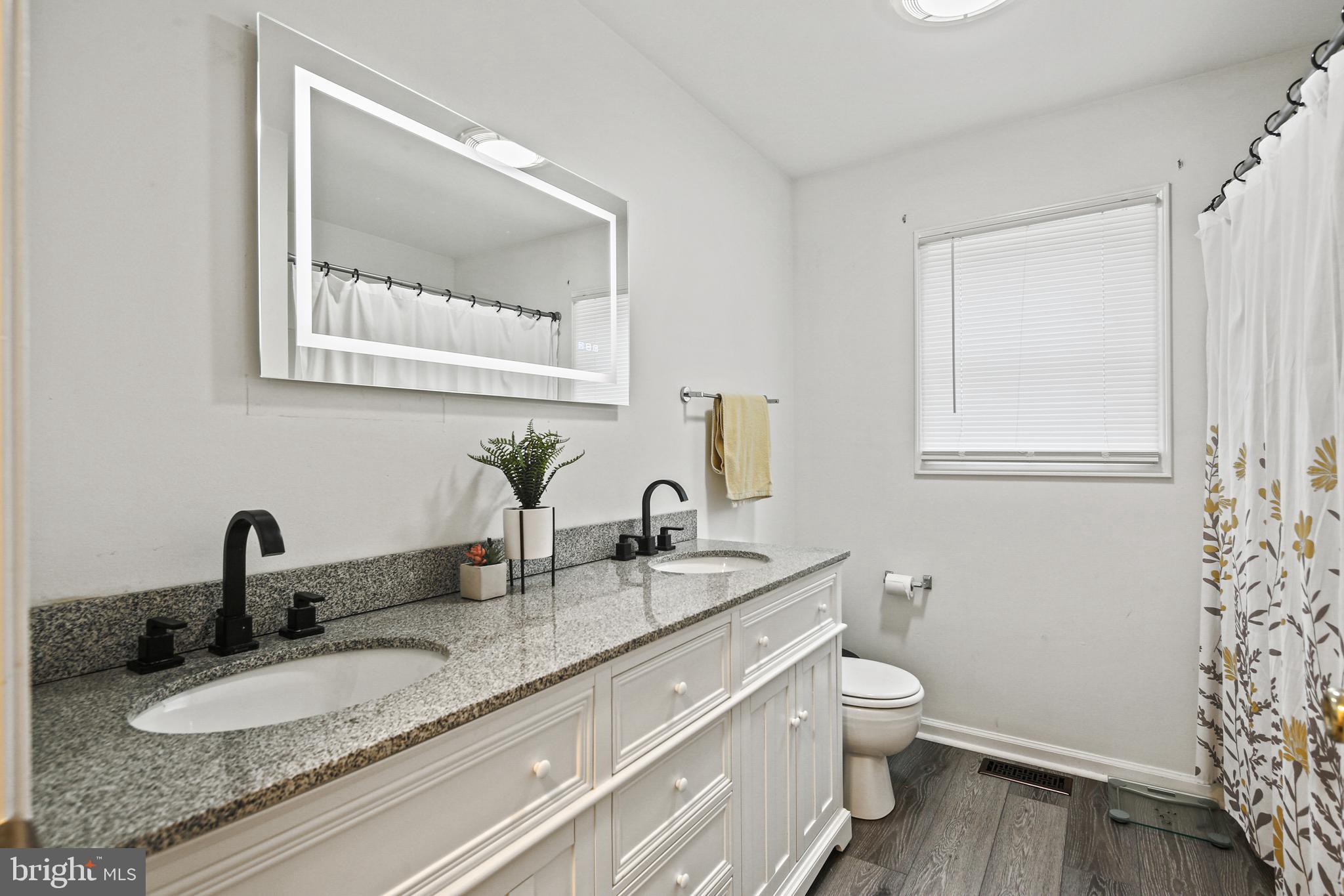 MIDDLE RIVER - Residential