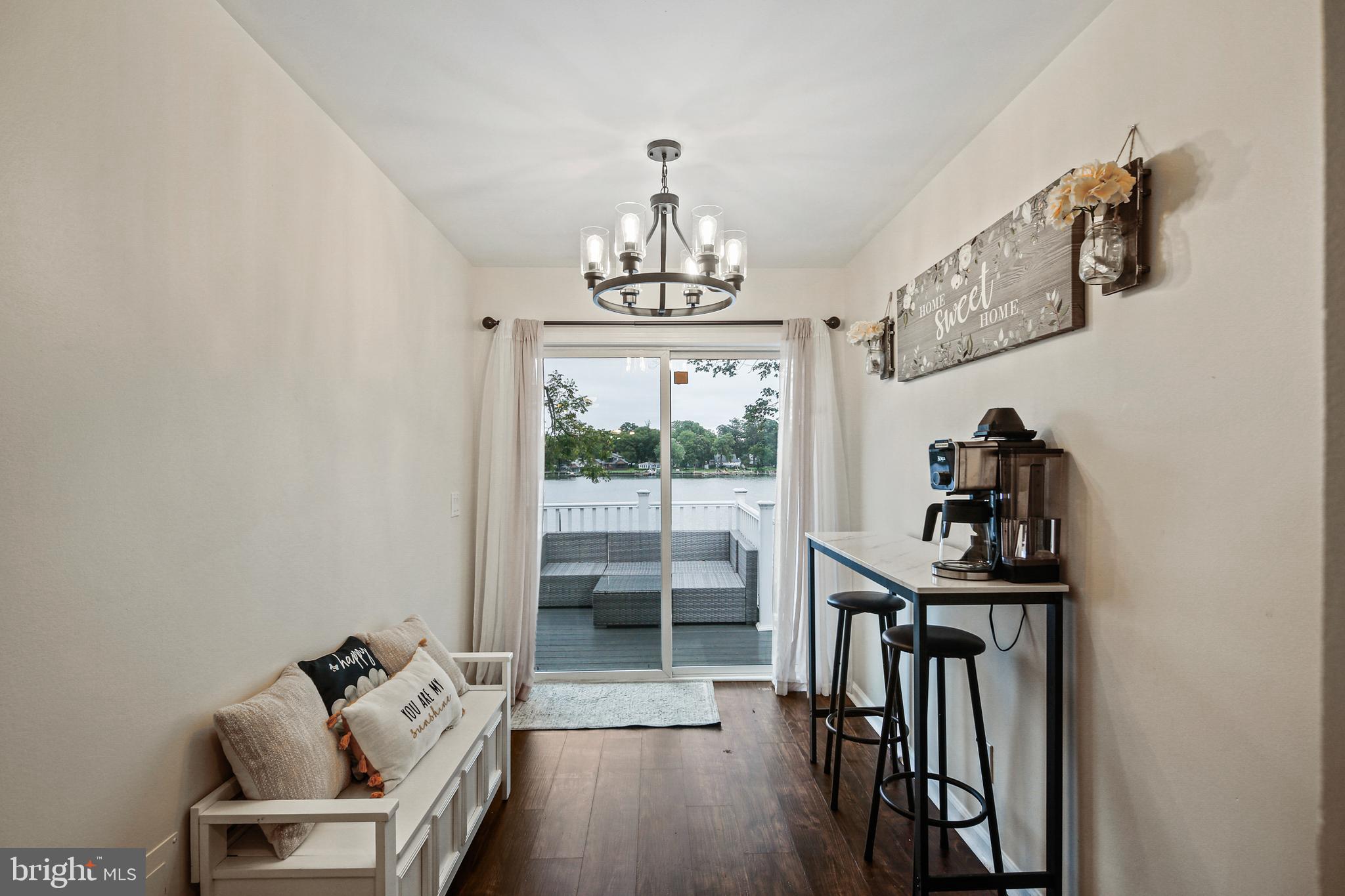 MIDDLE RIVER - Residential