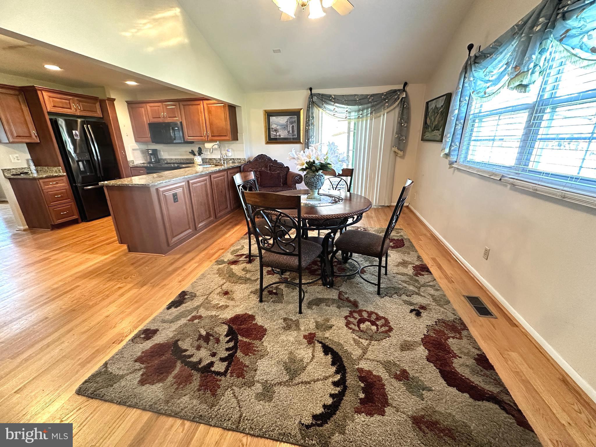 FERNGLEN MANOR - Residential