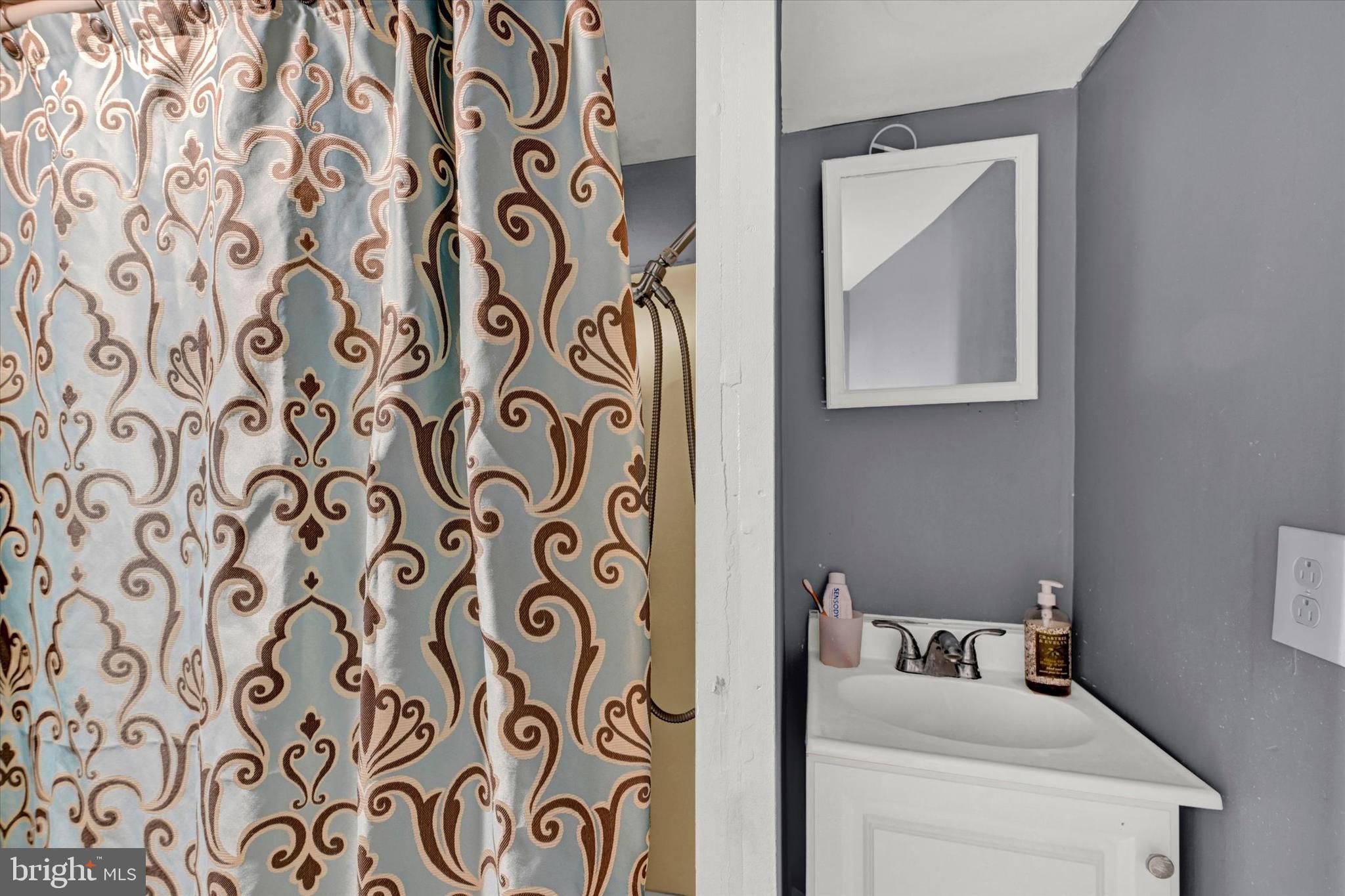 EAST BALTIMORE MIDWAY - Residential