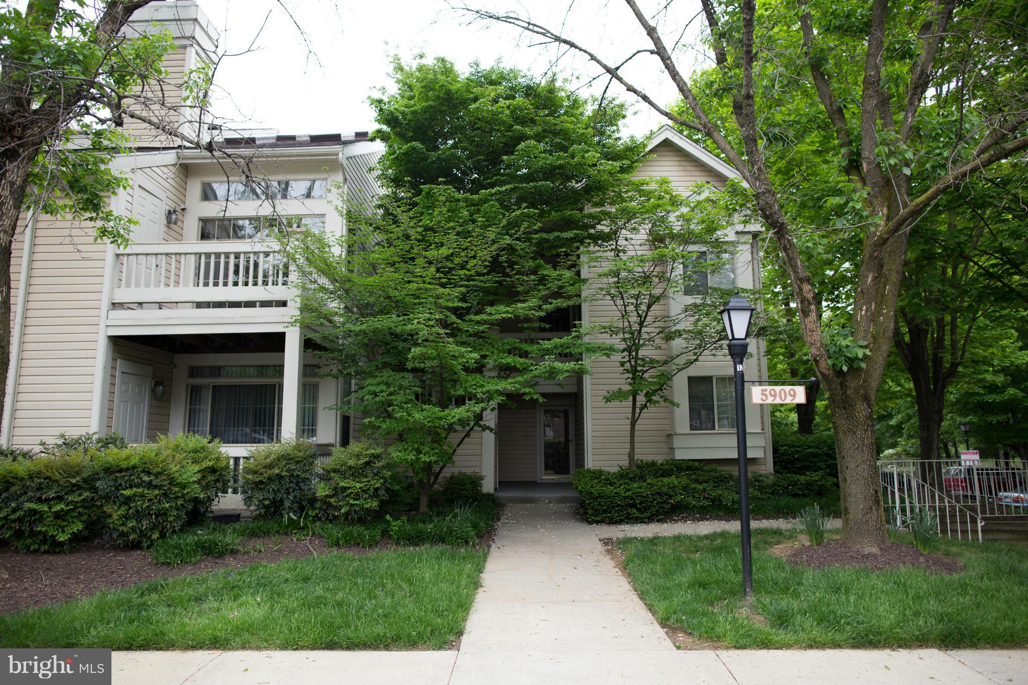 Beautiful Bentley Place! 2/3 bdrm, great renovation. Cathedral ceilings, skylights, fireplace, balcony, washer & dryer in unit & plenty of storage! Don t miss the spa like master bath! Community boasts running/biking trails & parks, pool, tennis courts & grilling area. All this & close to Grosvenor Metro & major routes. Lots of shopping & restaurants w/easy access to dwntwn Bethesda!