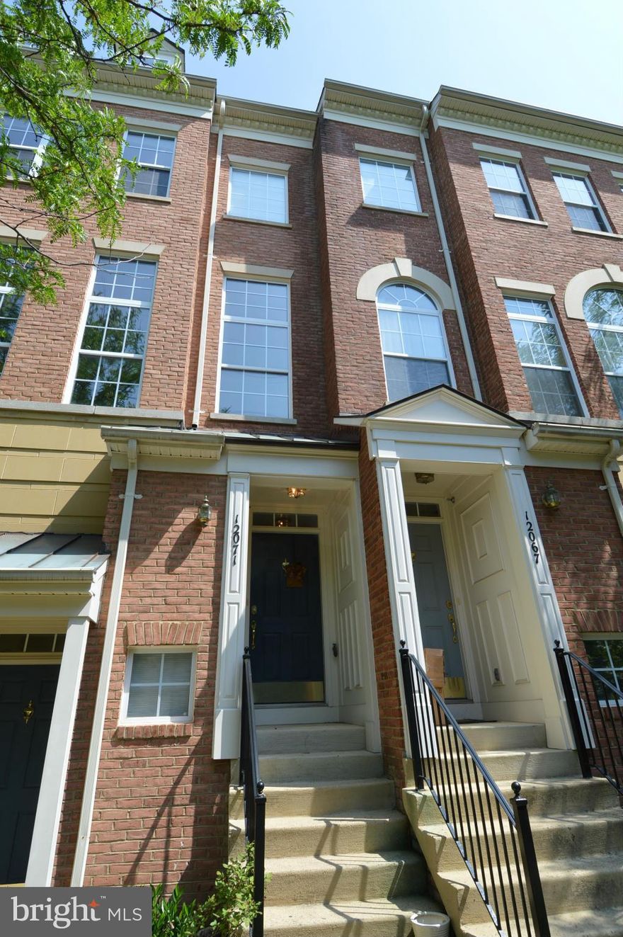 Walk to RTC! 3-level Gorgeous TH, is Open & BRIGHT, Gleaming HW floors & LG Floor to Ceiling Windows. The GRMT Chef's Kit Boasts SS Appl, Granite Countertops. LR Overlooks the SPACIOUS Family Room! The Upper Living Level Features the MBA, with spacious walk in closet & GORG SPA master bathroom. OODLES OF RETAIL & RESTAURANTS! Reston METRO, AMENITIES & Toll RD convenience!