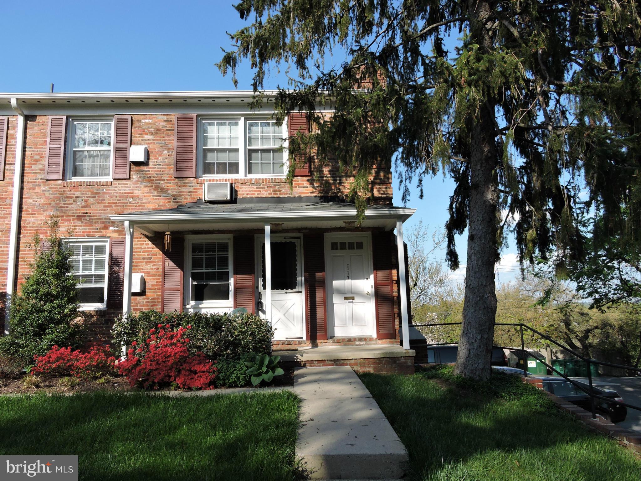 Location,location,location,close to metro,recently fully remodeled,lots of upgrades,fabulous one bedroom condo in the hearth of Rockville granite counter-top,hardwood floor,close to Restaurants,shopping. Non-refundable application fee $50 Ea. Option: furnished for $1,495.Pet deposit $400.