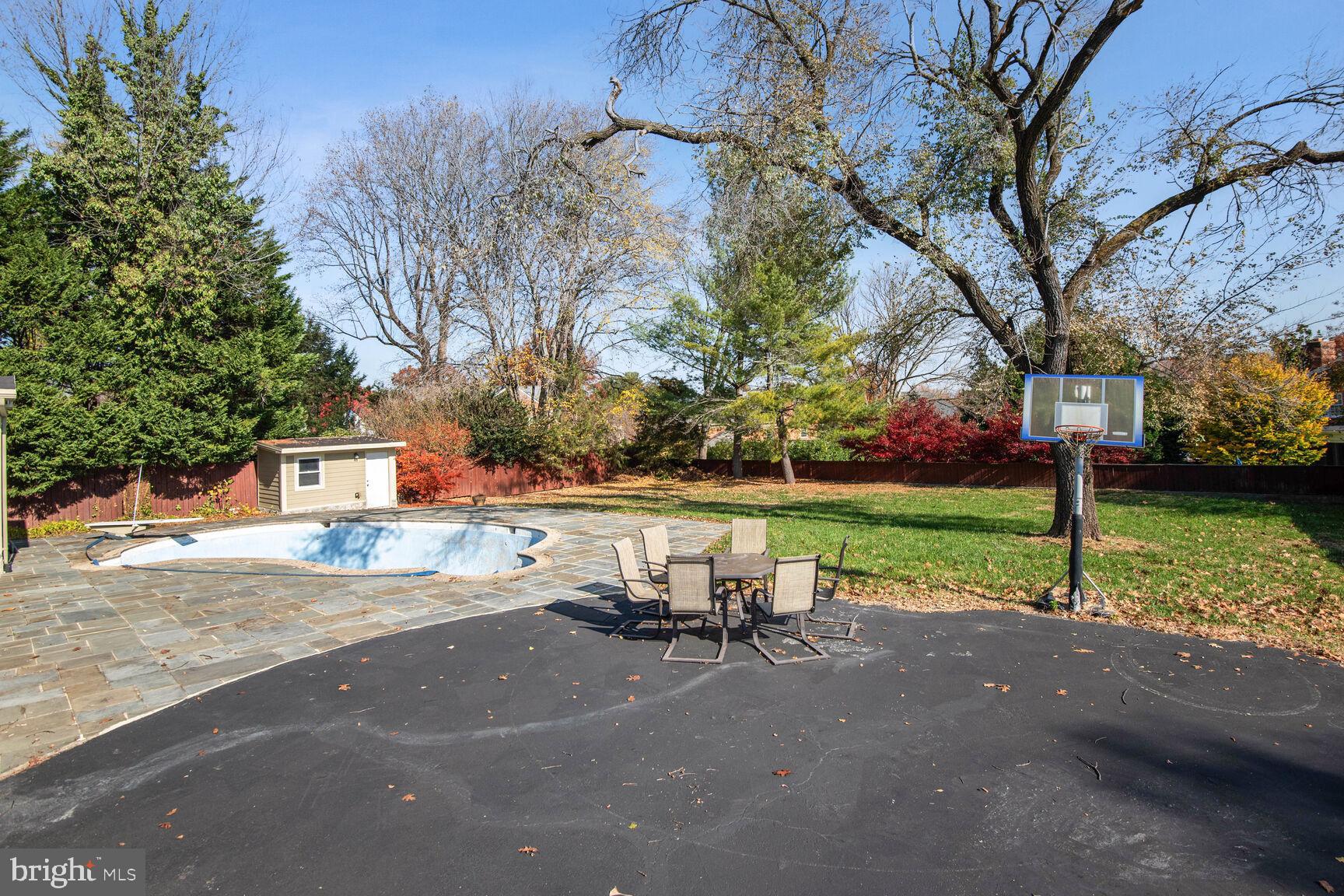 MCAULEY PARK - Residential Lease