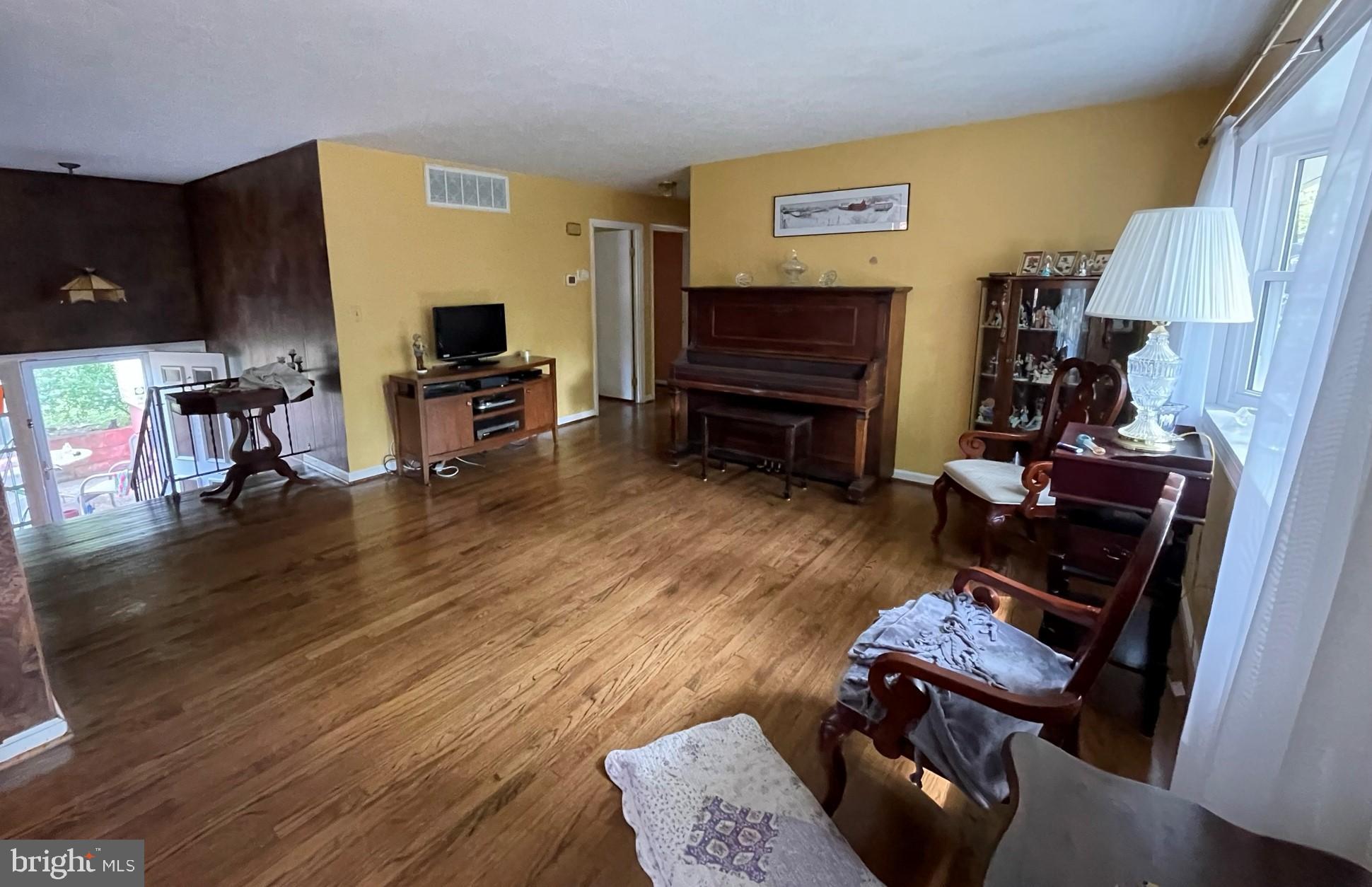 SUNRISE BEACH - Residential