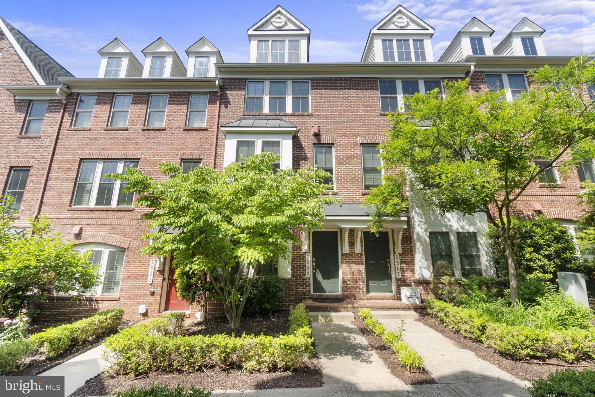 2509 S KENMORE COURT