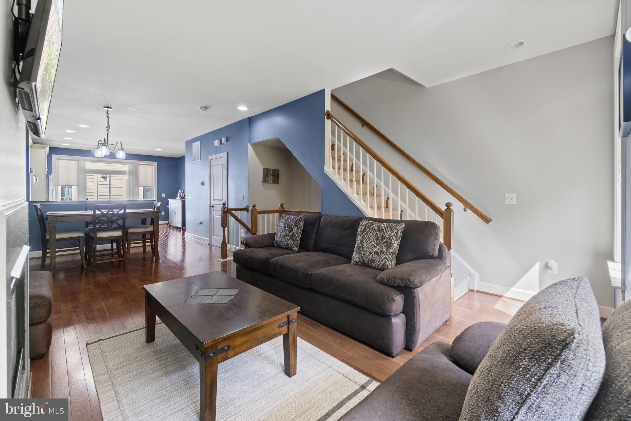 2509 S KENMORE COURT