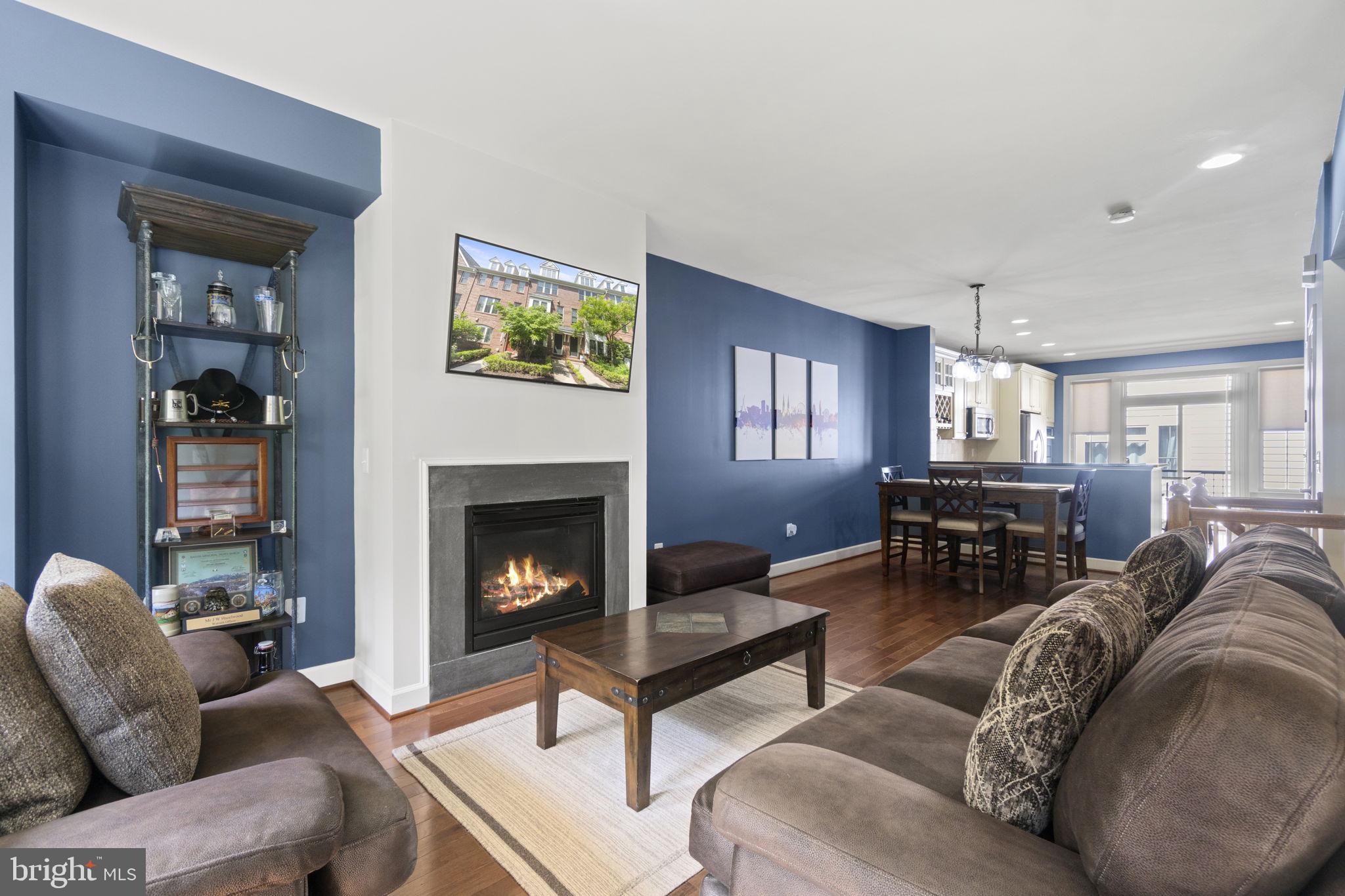 2509 S KENMORE COURT