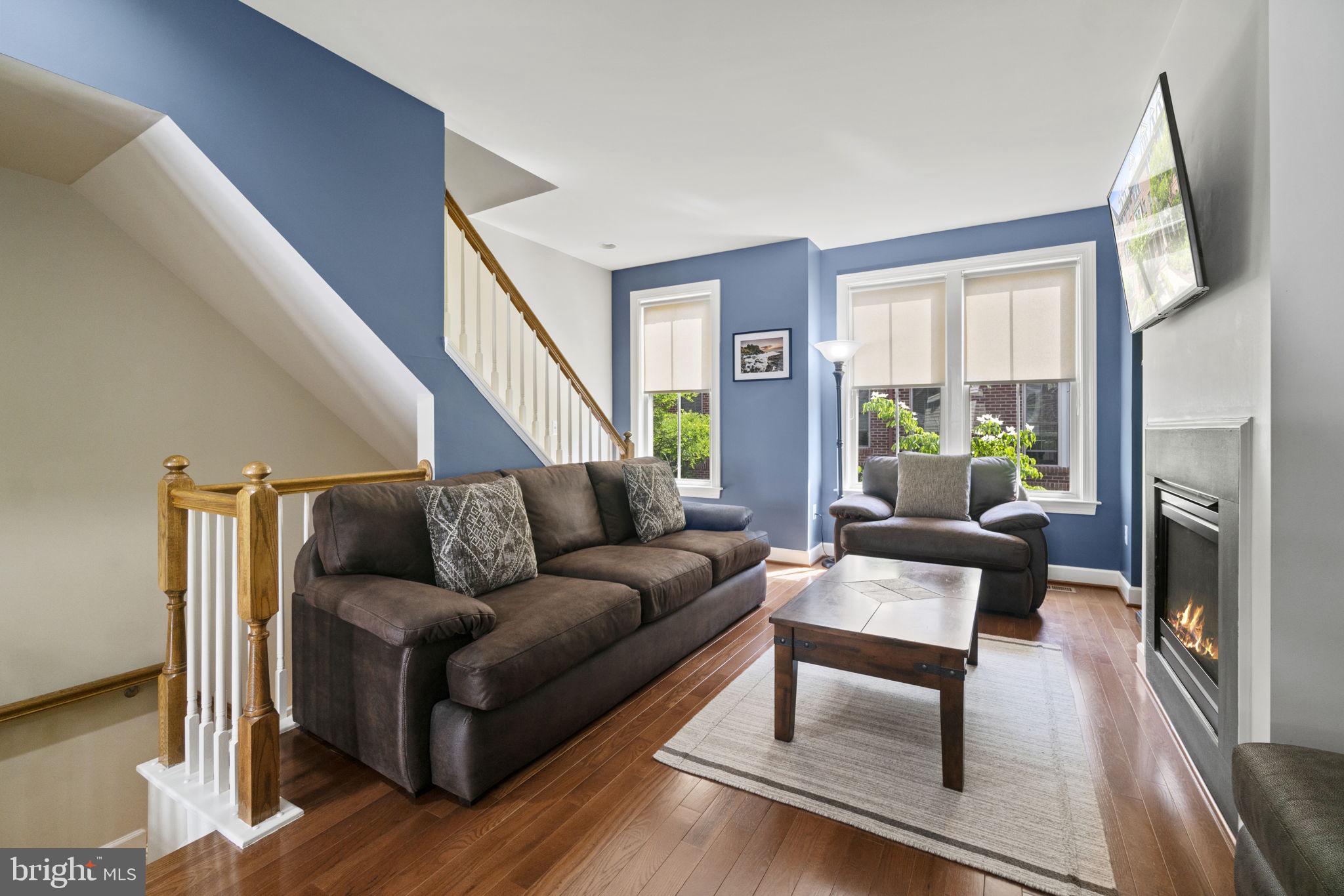 2509 S KENMORE COURT