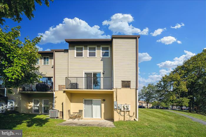 APPLEWALK CONDO - Residential