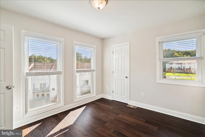 APPLEWALK CONDO - Residential