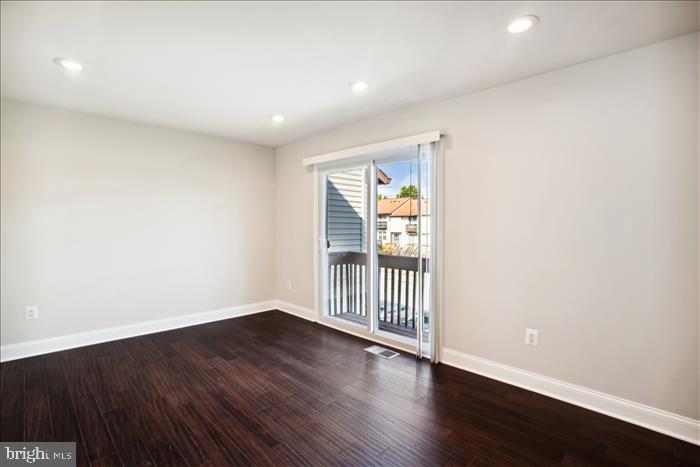 APPLEWALK CONDO - Residential