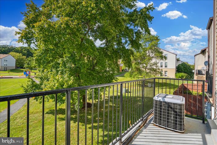 APPLEWALK CONDO - Residential