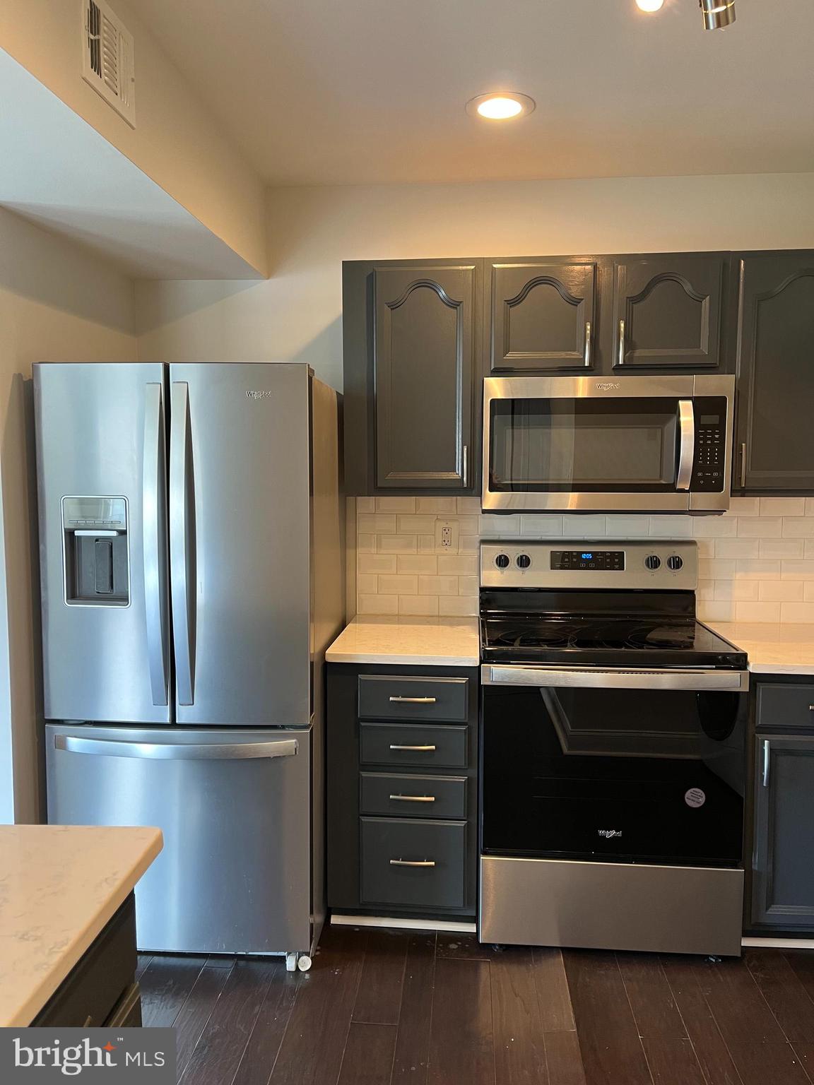 APPLEWALK CONDO - Residential