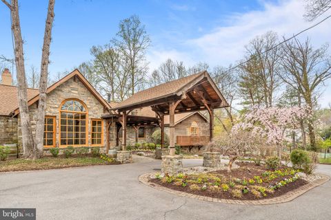 Photo of 10204 Bentcross Drive, POTOMAC, MD 20854 (MLS # MDMC2224978)