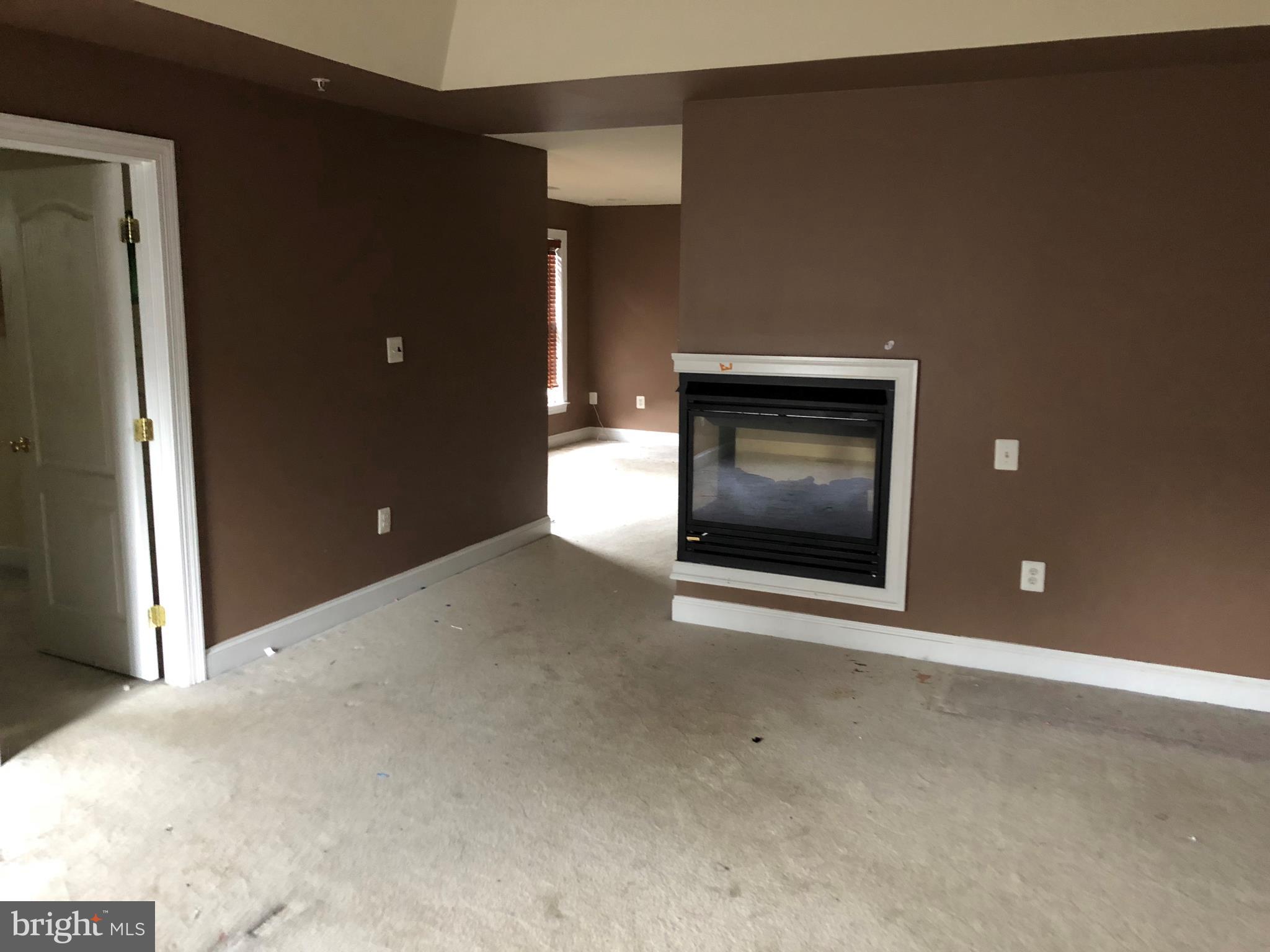 CROOM STATION - Residential