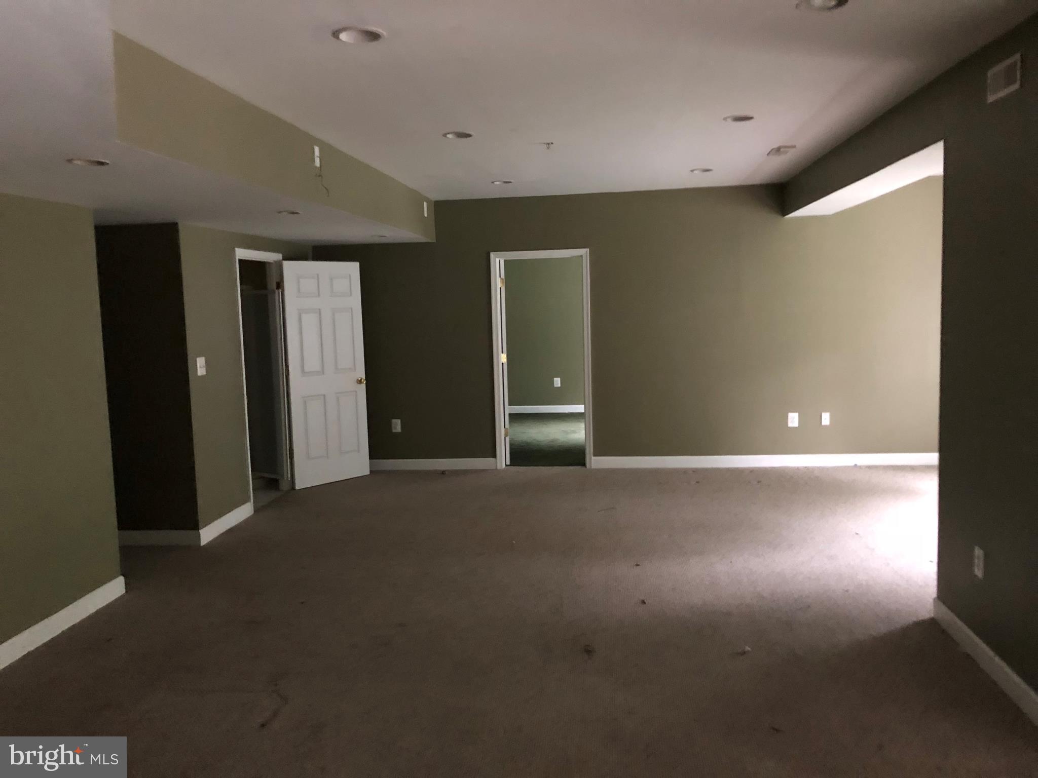 CROOM STATION - Residential