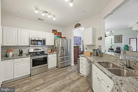 2506 Amber Orchard Court W Unit 201, Odenton, MD MLS: MDAA2113956