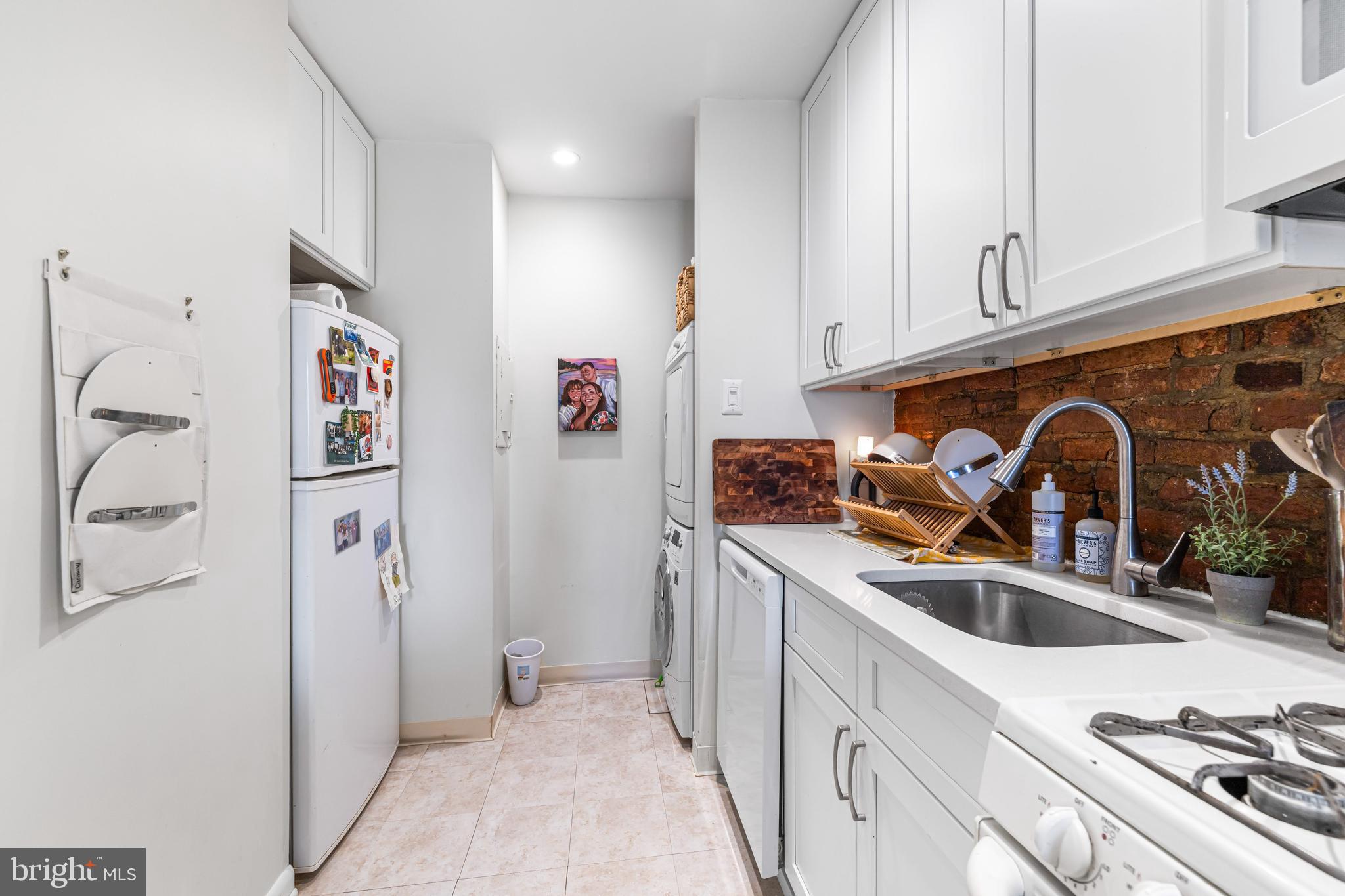PASSYUNK SQUARE - Residential Income