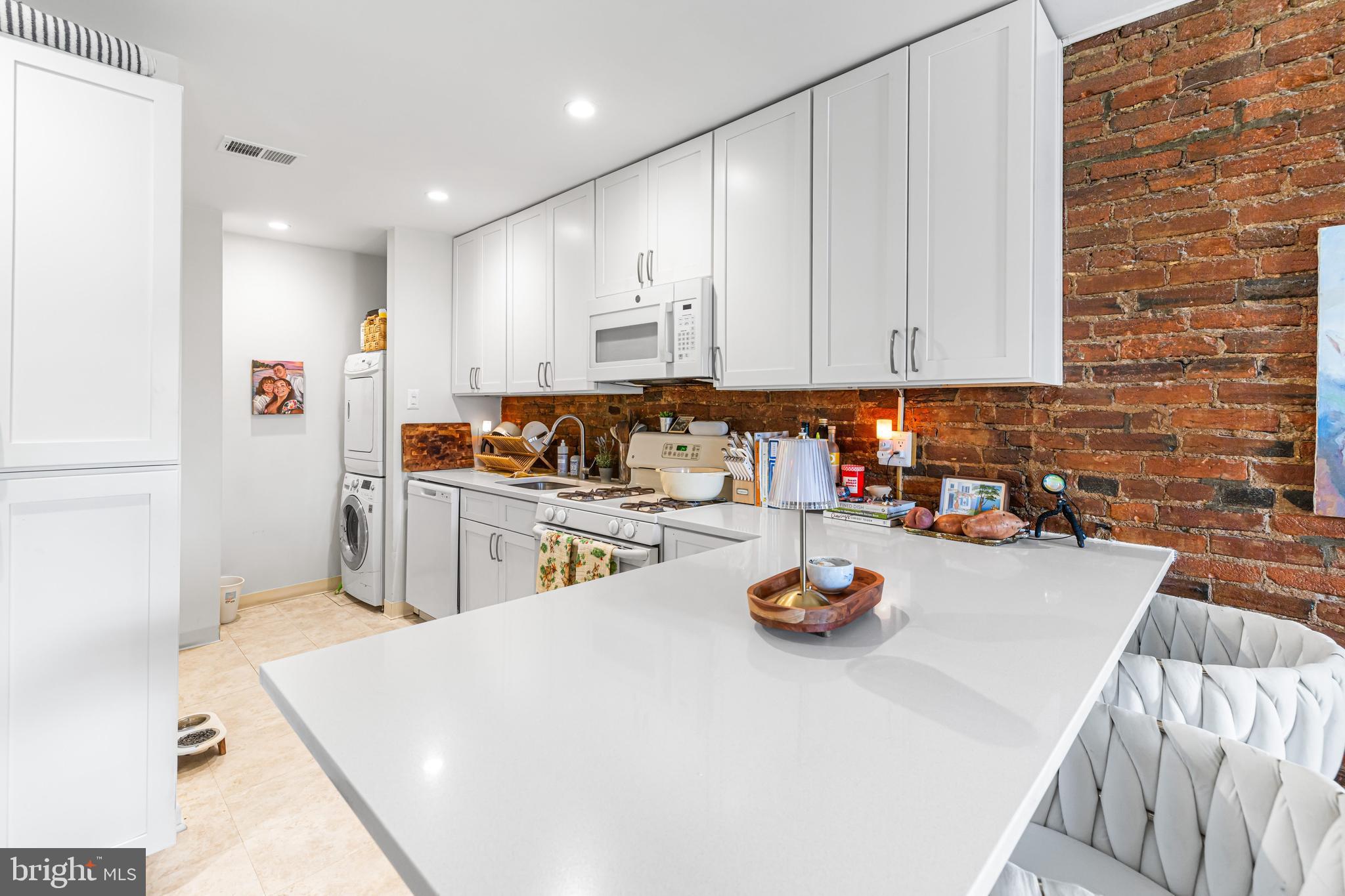 PASSYUNK SQUARE - Residential Income