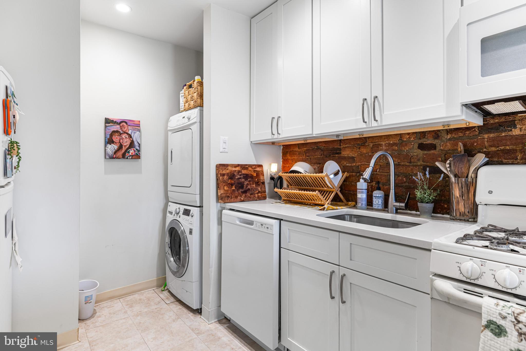 PASSYUNK SQUARE - Residential Income