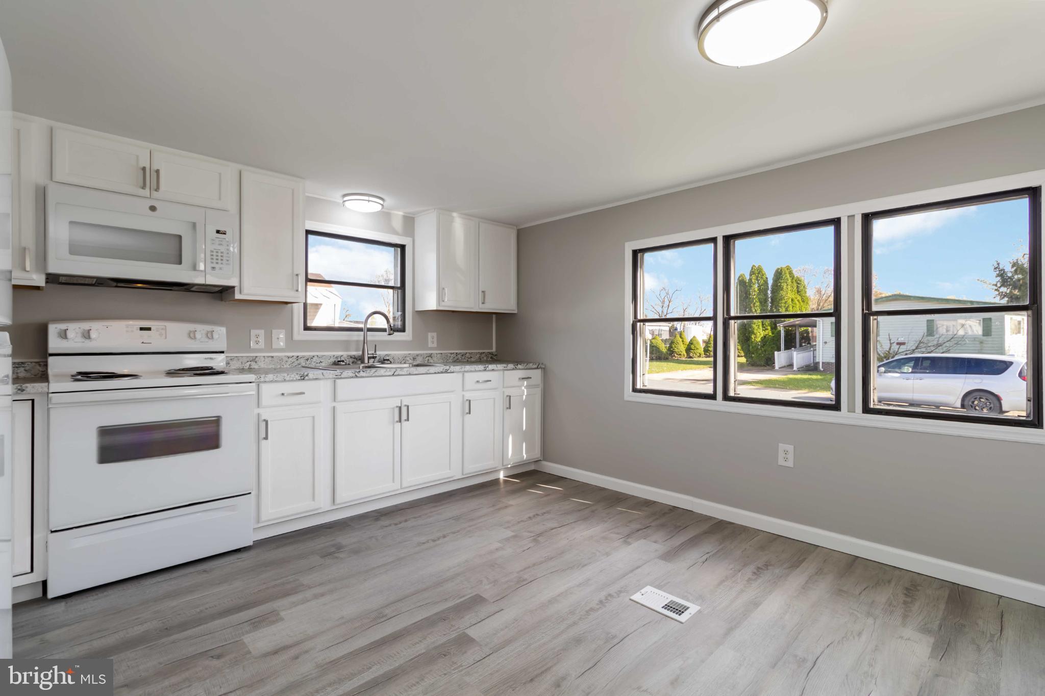 PINE MANOR - Residential