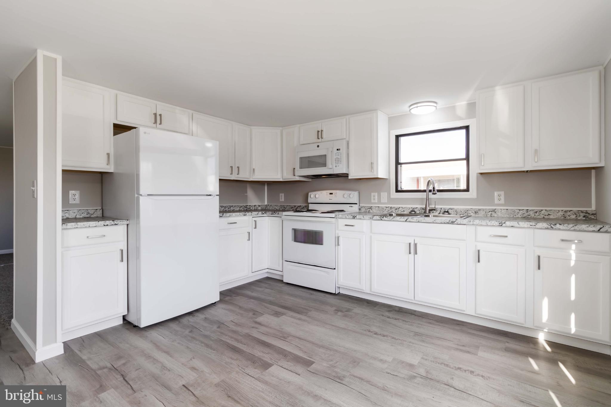 PINE MANOR - Residential