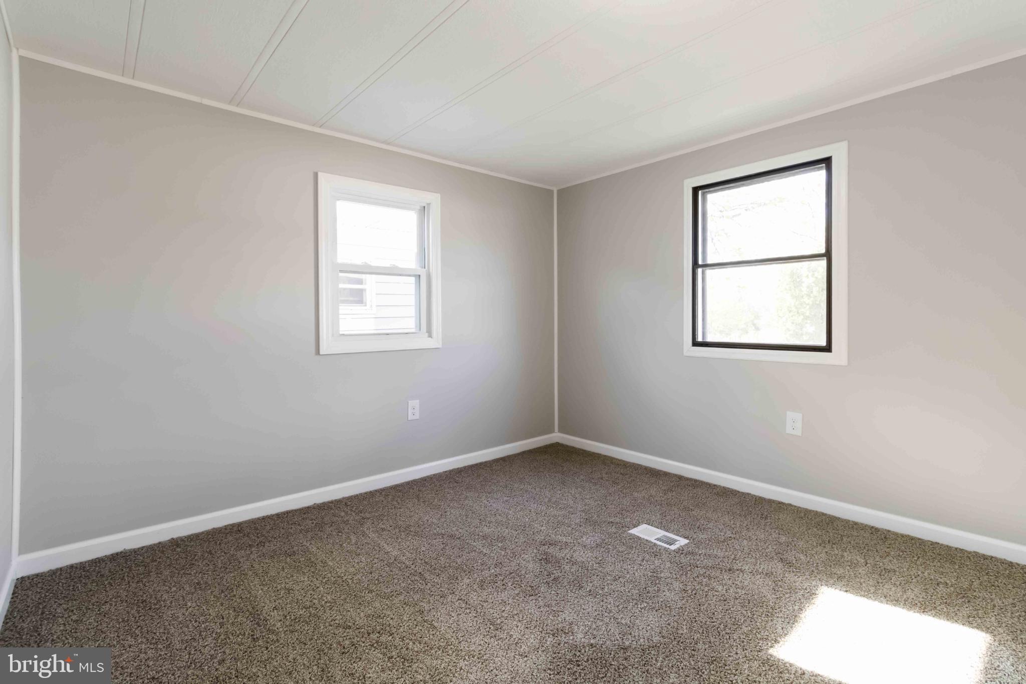 PINE MANOR - Residential