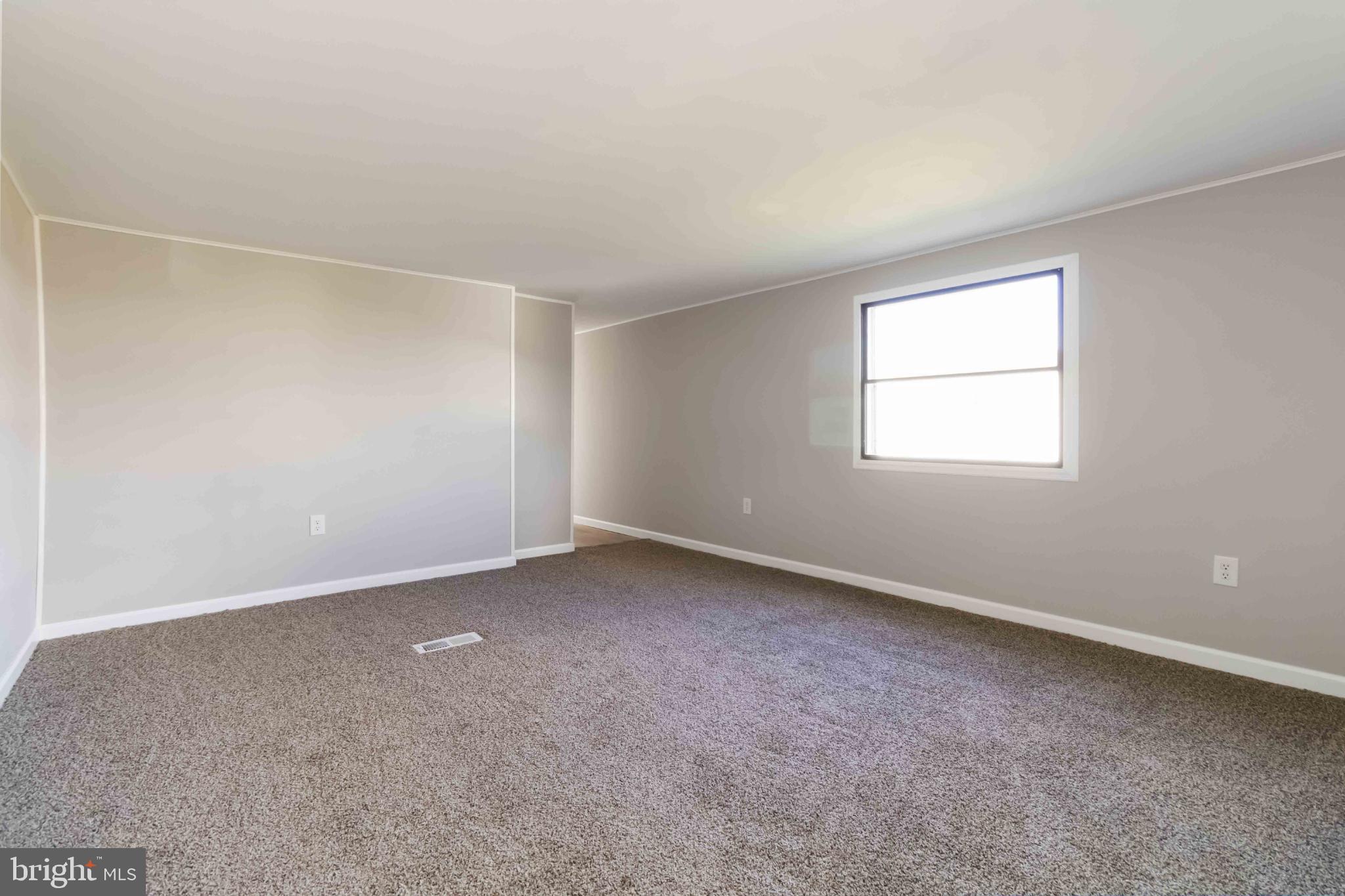 PINE MANOR - Residential